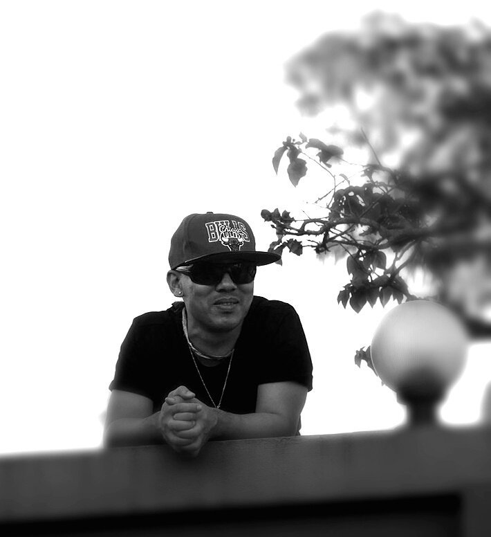 nsknirnaya's tweet photo. ...watchin the world 🌍 pass by... #nirnayaNskTourForEducation #nirnaya #nskStyle https://t.co/vsT2qGCWwR
