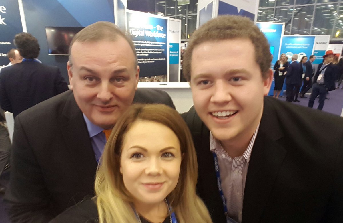 Computacenter's tweet photo. #digitalme &amp; @Gartner_inc at stand #203 another happy customer #GartnerSYM https://t.co/xf7lEDptcV