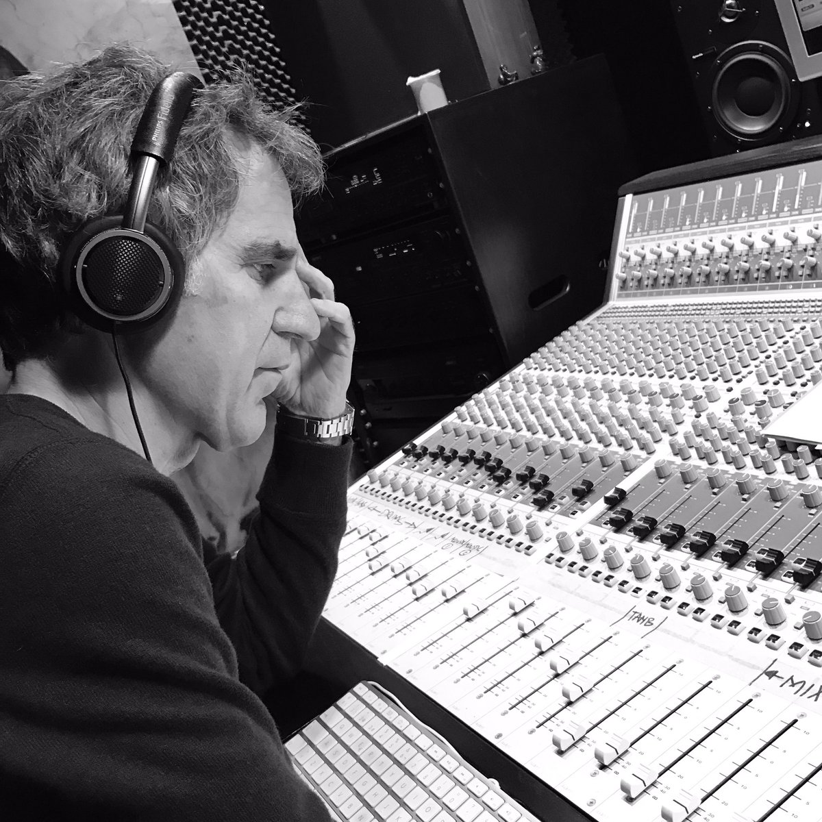 MikelErentxun's tweet image. De vuelta a La fAbrica ,
a mezclar las últimas canciones .
@Philips_Sound