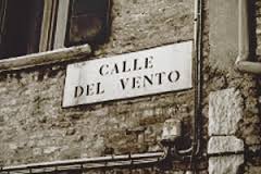 Pietro_Firenze's tweet photo. Lo prese per mano e lo tirò pochi passi dentro la Calle del Vento. Umido neghittoso un po' di vento arrivò.Restava l'ultimo bacio. Fr./Luc. https://t.co/1DELKvAlvW