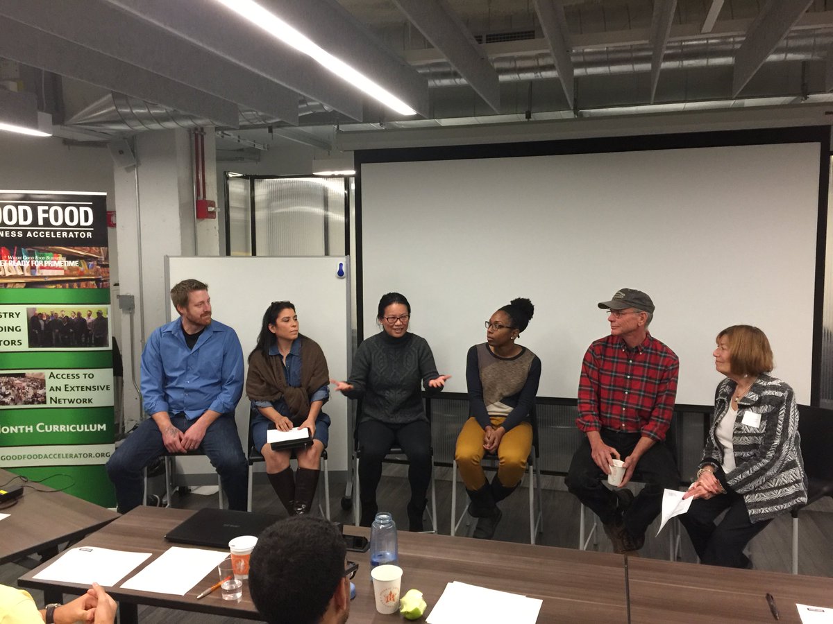 GoodFoodCatlyst's tweet photo. It's orientation day at the #GoodFoodAccelerator! The alumni panel shared challenges, choices & what they learned w the 3rd cohort. https://t.co/f1baxLjiJU