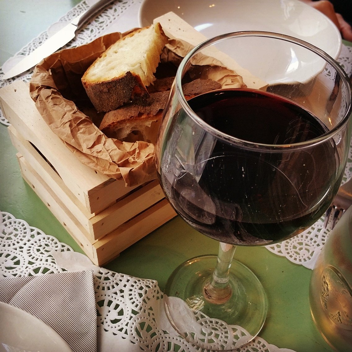 mikinarak84's tweet photo. #cocotte happy  cooking #dinner #wine #ristorante #Roma #italy 😚😚😚🍷🍷🍷🍷👍👍👍🙇🙇🙇 https://t.co/fUKpzoeNaY