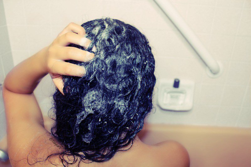DailyCurlz's tweet image. 7 signs your hair is screaming for a detox #ByeBuildUp #ad dailycurlz.com/7-signs-hair-s…