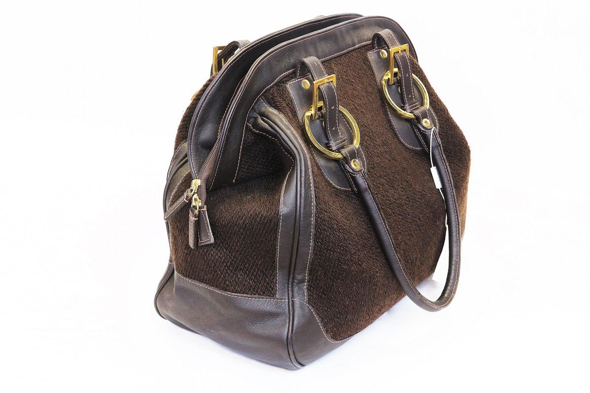 italiadeisogni's tweet photo. Travel bag is realized with brown mohair wool satin,
for you by #italianartisans and #italiadeisogni https://t.co/tJ7L1IDuiR