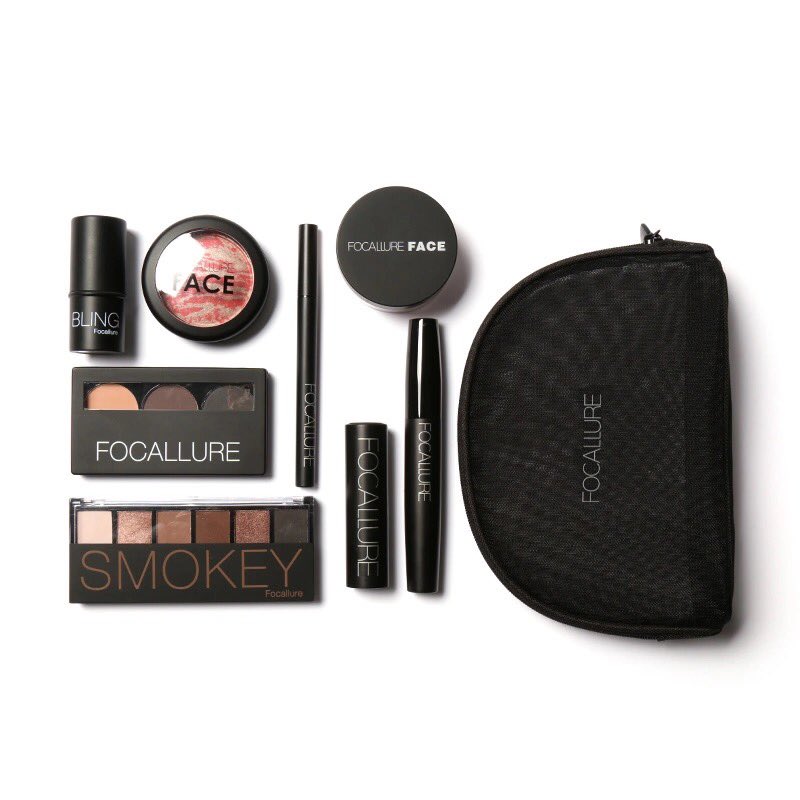 GlammAddict's tweet photo. RT ET FOLLOW MOI 
POUR GAGNER CE LOT !

TAS DANS 48H ⚠️ https://t.co/QSY06nCdAT