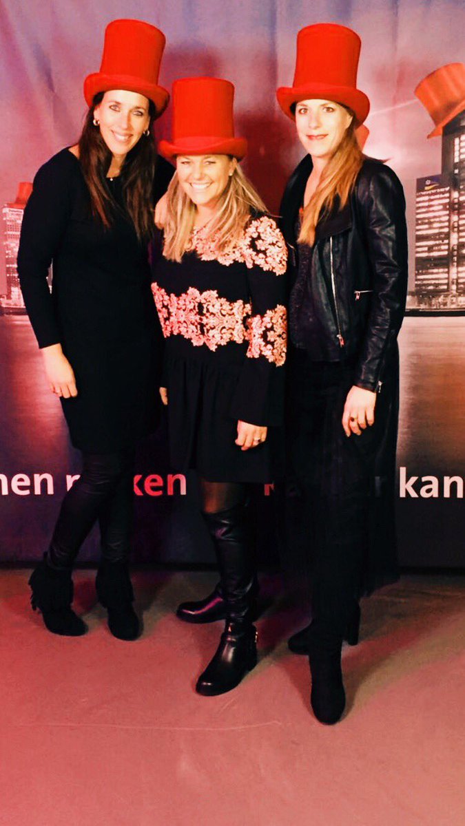 "GirlfriendsDinner #DanielDenHoedStiching 🎗 #FightingCancer #💖<a href="/liesette/">Liesette Braams</a>