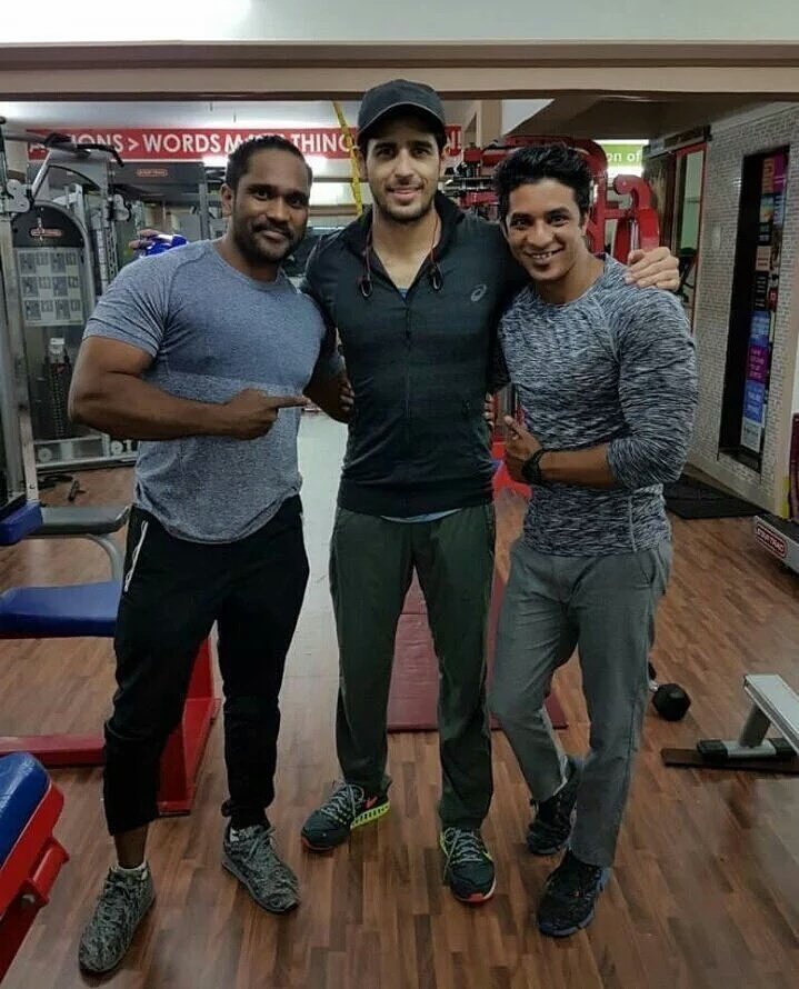 Sidharth4you's tweet photo. Our Superman @S1dharthM sur with his Trainer π #SidFit πͺ All the best sir
#NotRELOADED https://t.co/wfFk42T6A5