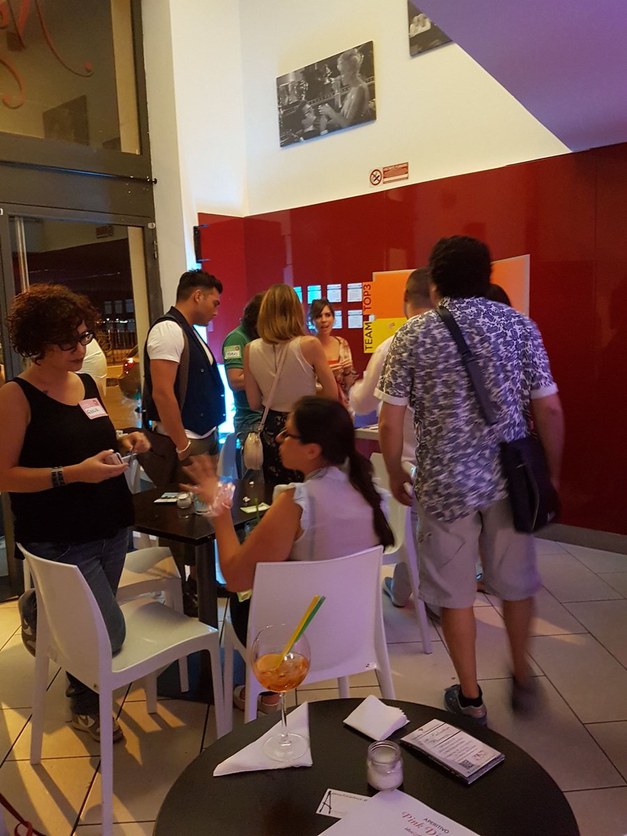 BePinkBeDigital's tweet photo. Pic dall'ultimo #PinkDigitalAperitivo, per invitarti al prossimo appuntamento. #Savethedate: 25 novembre 2016 #qualcosadirosa https://t.co/xKP0j4eaSM