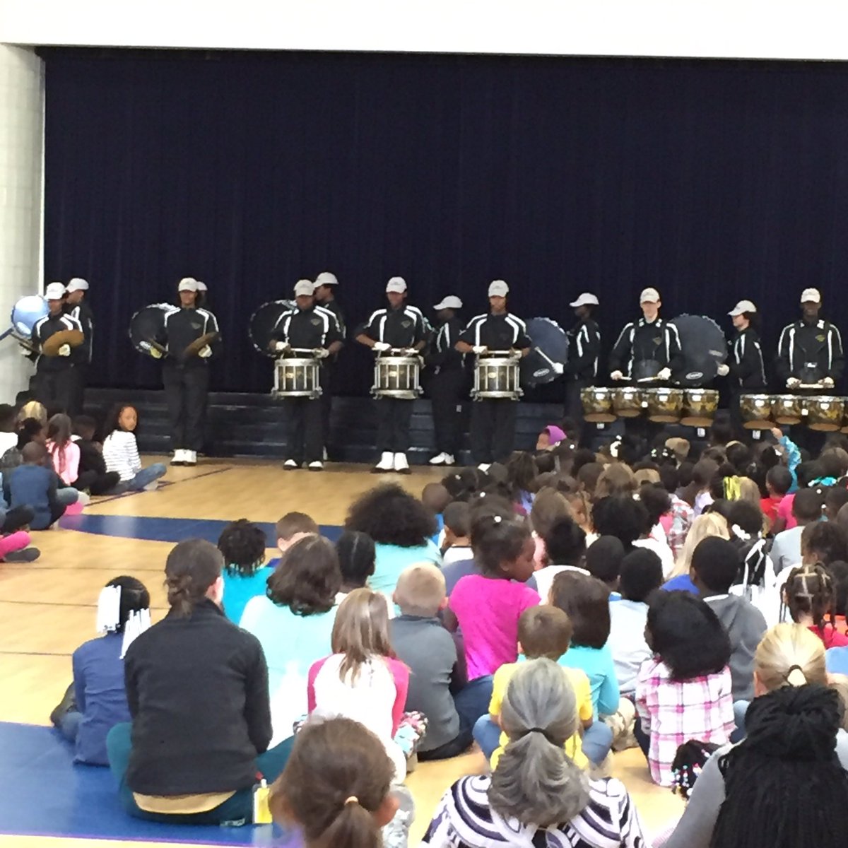 cmaquilina_'s tweet photo. Drumline at #WardES! @Ward_Colts 👏🏼👏🏼👏🏼 https://t.co/TrZJcMAFxM