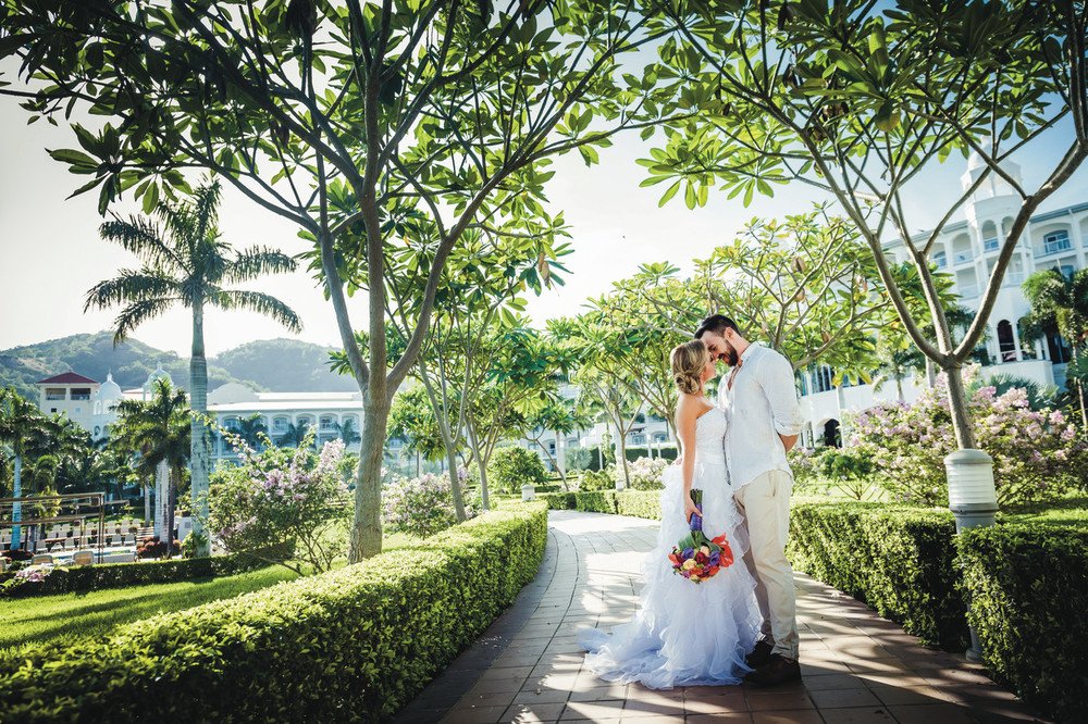 RiuHoteles's tweet image. #PuraVida ¡El destino más romántico y paradisíaco para dar el #siquiero: #CostaRica! ow.ly/aKOV305VLVw