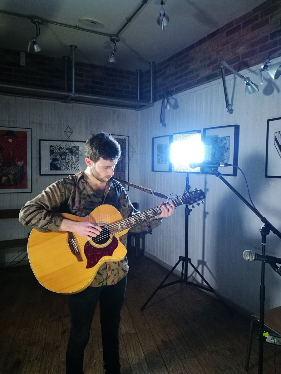 maxsmolax's tweet photo. Spent my Sunday helping shoot a music video for young, talented @URIMUSIC2. Big thanks to the @forkdeli for letting us mess up their place! https://t.co/IfflDbWDcs