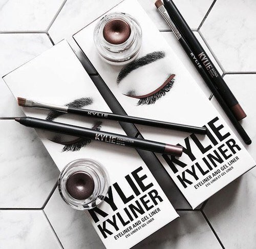 GlammAddict's tweet photo. RT et follow nous 
Pour gagner un Kyliner. 

Bonus : RT notre tweet épingler. 🌺 https://t.co/QwQt4o9Lg3