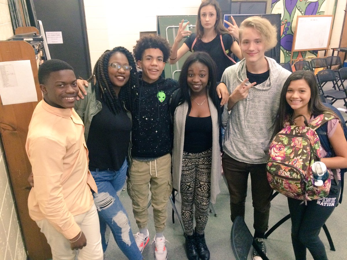 GoforMoe2016's tweet photo. Racial equality Is the first thing on Candidate Imani's List. Love and happiness should make the world go roundπ. No hate groups π«#goformoe https://t.co/LwFtg5pybe