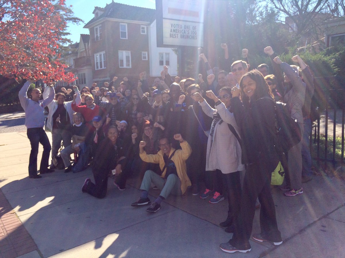 DC4Progress's tweet photo. We're in Philly and channeling Rocky for a #PAknockout! #StrongerTogether #GonnaVoteNow #ProudToBePA #DC4HRC https://t.co/lNN0r3CrzT
