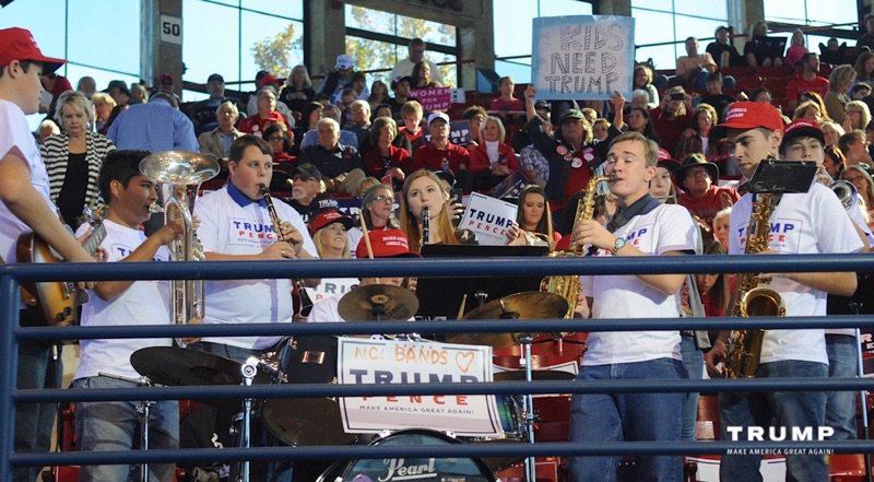 TeamTrump's tweet image. WOW -- Raleigh, North Carolina is ready to #MakeAmericaGreatAgain with @realDonaldTrump!