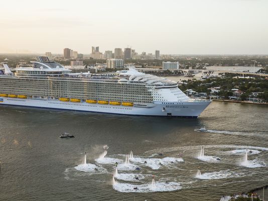 usatodaytravel's tweet photo. World's largest cruise ship, Royal Caribbean's Harmony of the Seas, starts sailing from Florida https://t.co/b0tzljMV72 @CruiseLog https://t.co/N5N0P2ByKL