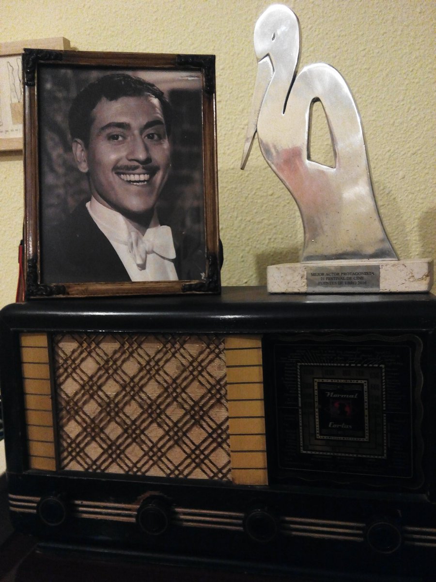 Mi Cigüeñica como Mejor Actor Protagonista en <a href="/festcinefuentes/">FestivalCineFuentes</a> ya está en lugar de honor. ¡Muy feliz por ese pedazo de honor! ¡Gracias!