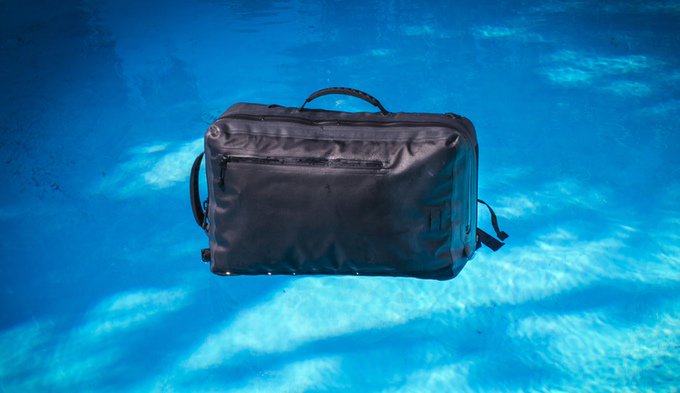 techmashcouk's tweet photo. The Capsula inflatable and waterproof backpack https://t.co/bXBSnqqlB7 #capsula #capsulabackpack #capsulabag #waterproofbag #inflatablebag https://t.co/RYcW6ZMITV