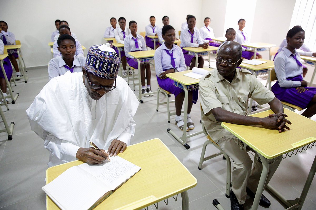 OluyomiOjo's tweet photo. Your MCM came to class without writing materials and he's still trying to cheat... https://t.co/pWp2Abw7u9