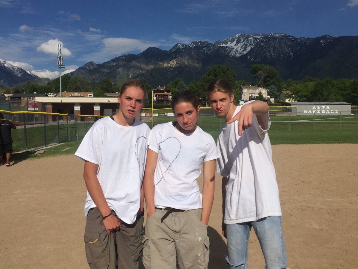babybeexoxo's tweet photo. Happy bday buddy !! Love u jar-jar binks #hdib @broookev https://t.co/bpwNR5g7b9