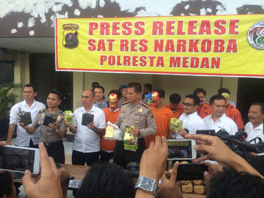 Kinimu_'s tweet photo. Polrestabes Medan sita 9 kg sabu dr 2 kurir jaringan internasional. Sabu dari Tiongkok-Malaysia-Aceh-Medan https://t.co/pmk86XYVGH