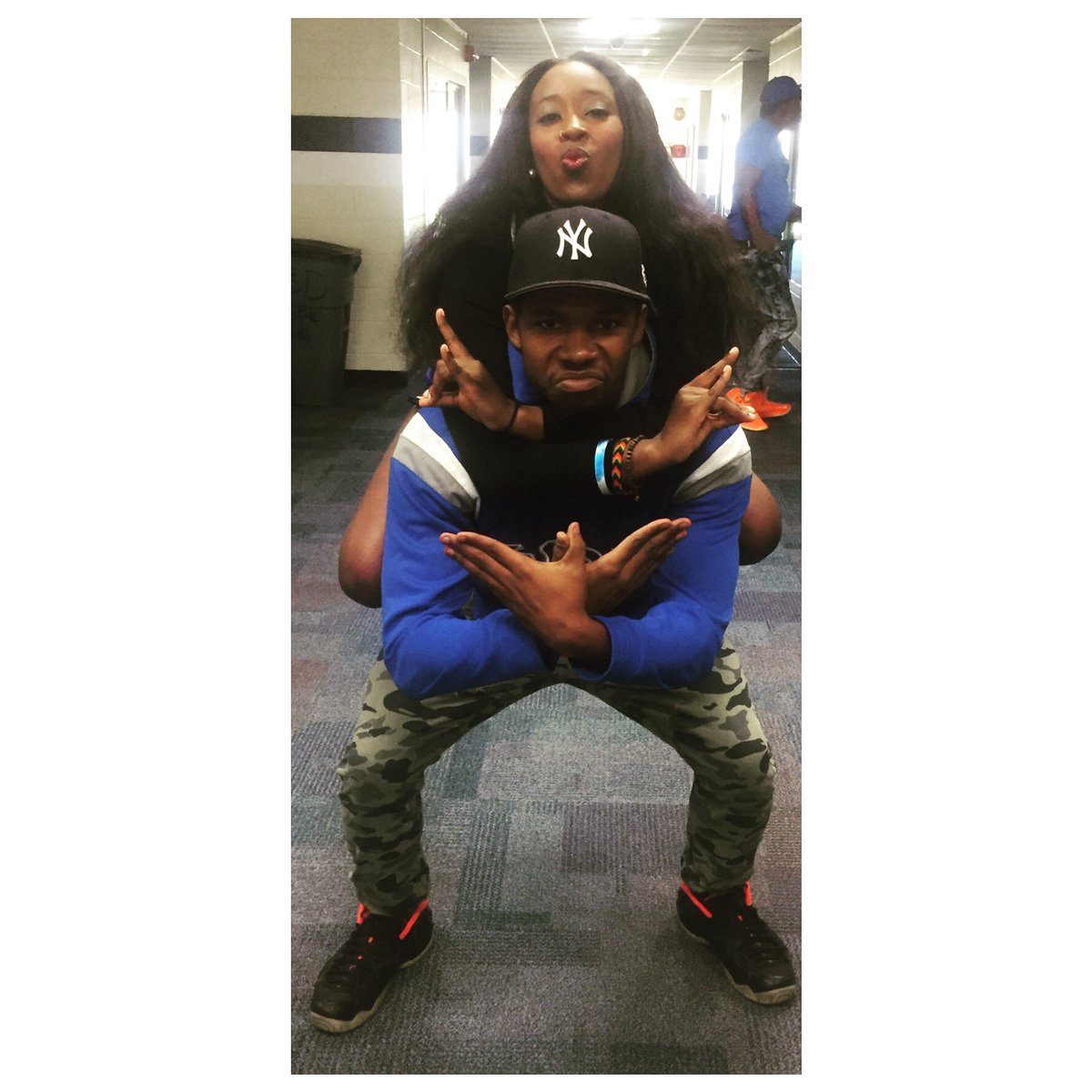 Heartless_Tou's tweet photo. Nothing like having a unbreakable bond #ZPBS #CheerleaderAndFootballplayer 💙💙💙 #FlYCHI #GammaO #1837 #CU #BrotherAndSister 🕊 https://t.co/EptzbgCJOn