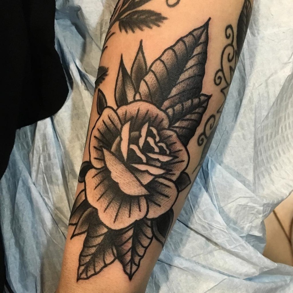 BlueBloodTattoo's tweet photo. Rose by Alex! https://t.co/B1FasZVYLB https://t.co/hnoBSgTa2g #bluebloodcustomtattoos #tattoo https://t.co/zWd6m3f6C7