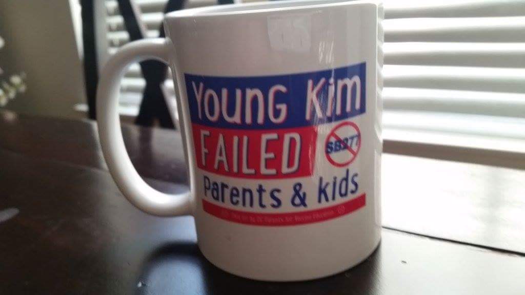 billyboblee310's tweet photo. #AD65 Send #YoungKim home MUGS!
#Sb277 #Sb792
You have FAILED Parents & Kids!
#NotGoingAway #Freedom #Liberty .@VAXXEDTHEMOVIE https://t.co/qrH0y1SAC1