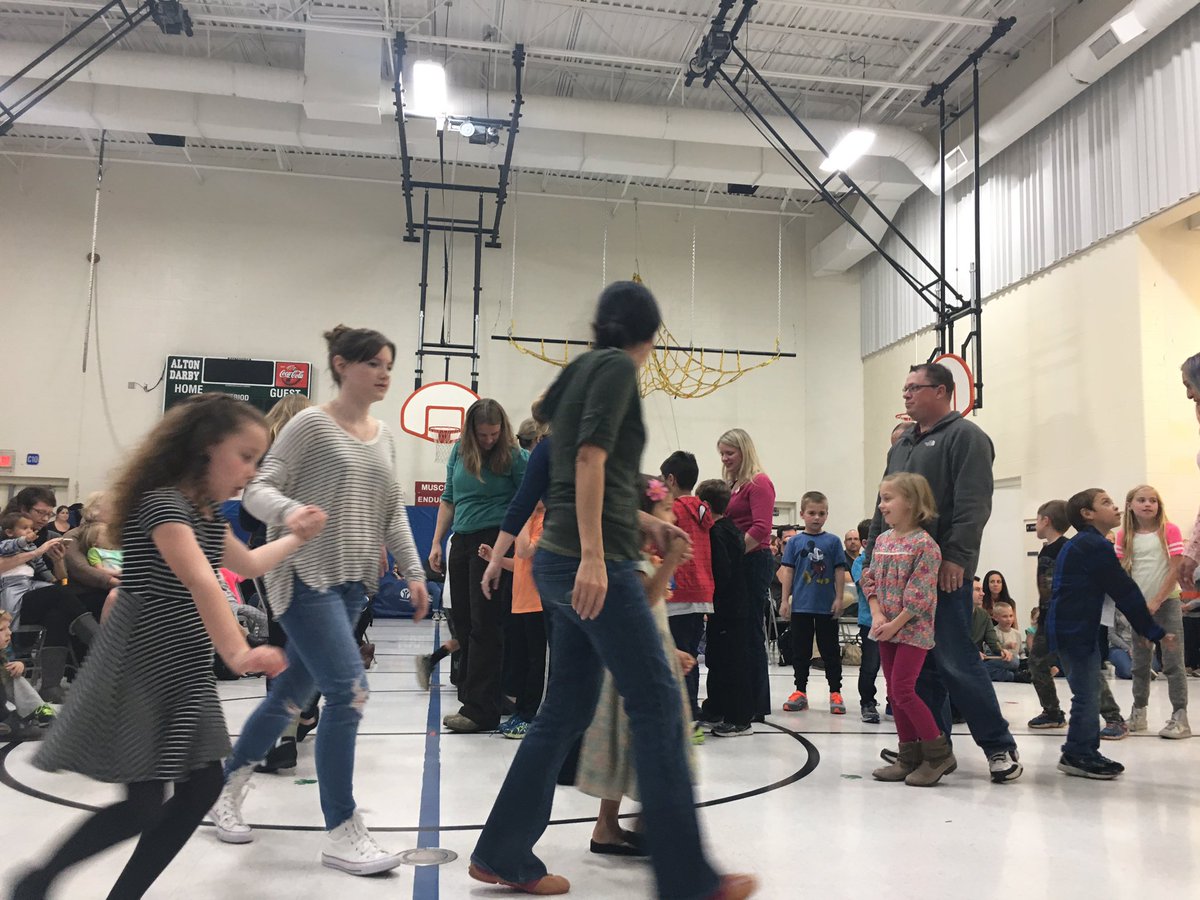 Mrsmkleman's tweet photo. Culture Performance @AltonDarby ! Bravo Ss and Mrs. Root! @RootTerri @jalexander212 @slatinsky_2nd https://t.co/G2MjIUhCWE