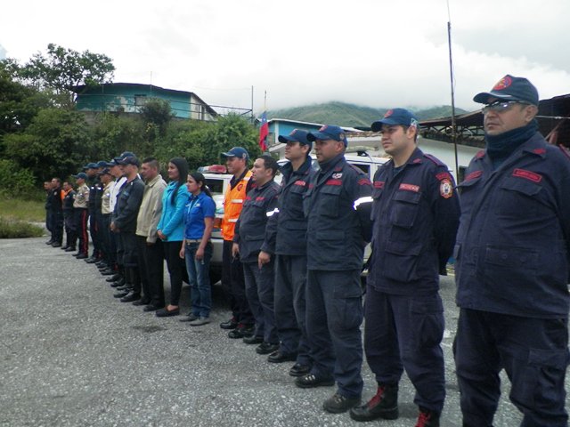NOTIANDES24's tweet photo. 55 funcionarios desplegados en el plan “Navidades Pueblo Llano Seguro 2016”. https://t.co/ofulkez4tx .@fredisalcalde https://t.co/CeGNiwyTuA