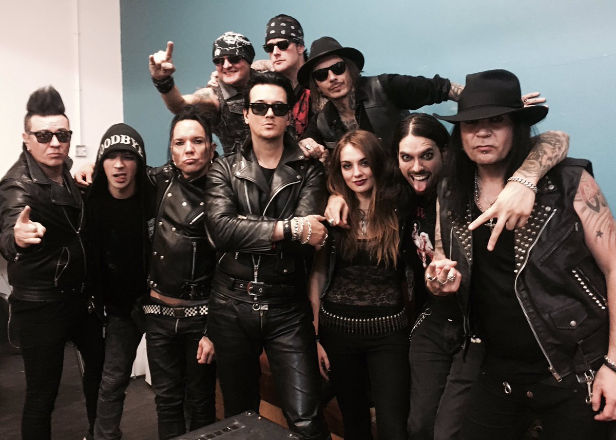 WE'RE A HAPPY FAMILY!!! CHEERS <a href="/gengrave/">Generation Graveyard</a> &amp; UK VAMPIRES!!! J69 X