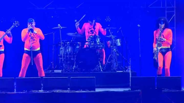 Telemedellin's tweet photo. Con un escenario lleno la @sinfoniska pone a saltar a todos los presentes en el #altavozfest2016 ((Al Aire)) https://t.co/Va1mpRVarw https://t.co/QFbZhulq7k