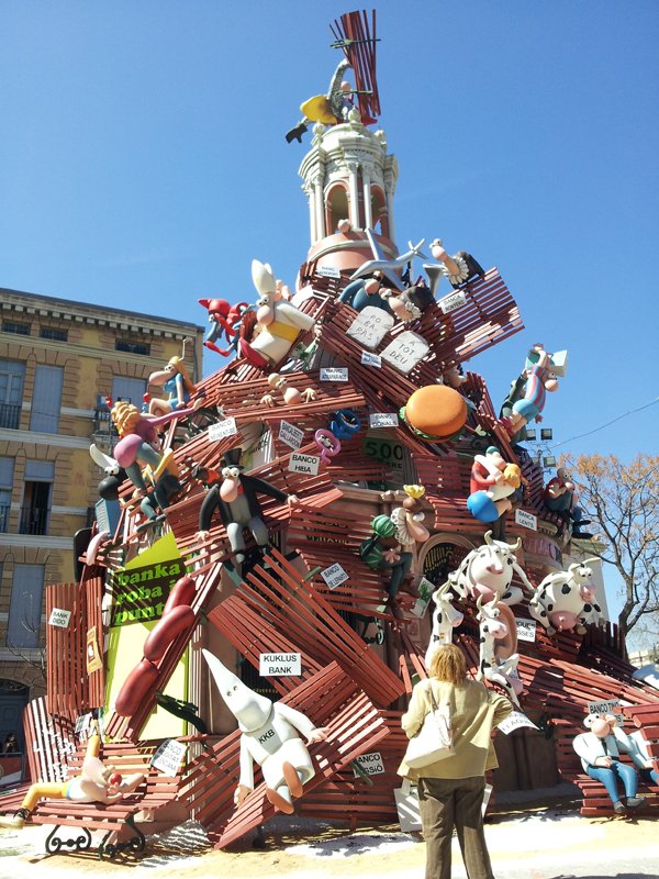 diarioviajeroes's tweet image. En que consisten las #Fallas de #Valencia - diarioviajero.es/espana/fallas-…  #Fallas2015