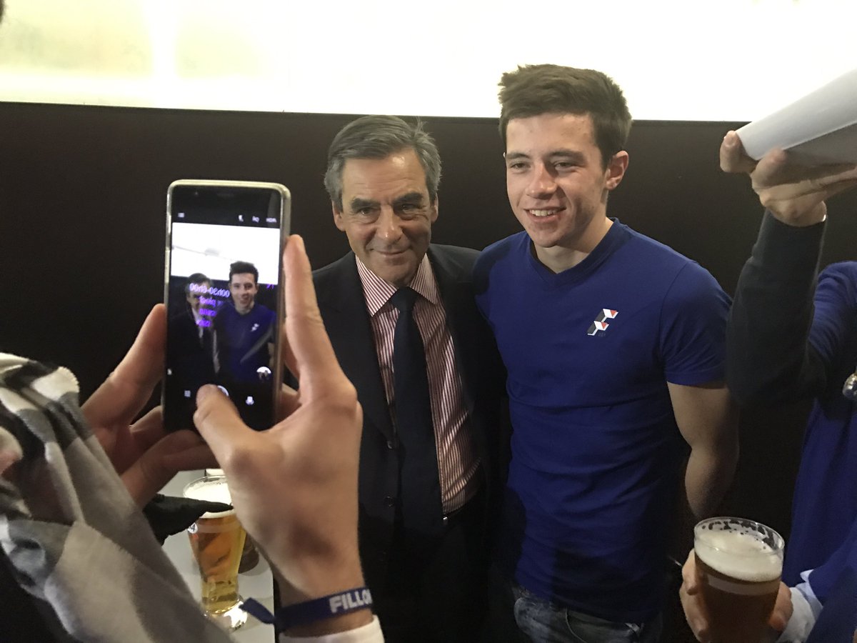 AvecRetailleau_'s tweet photo. Convivialité autour des @JeunesFillon de #Strasbourg 🍻

Merci à tous pour ce très beau meeting. En route vers la victoire ! https://t.co/5J4QFO1Ipn