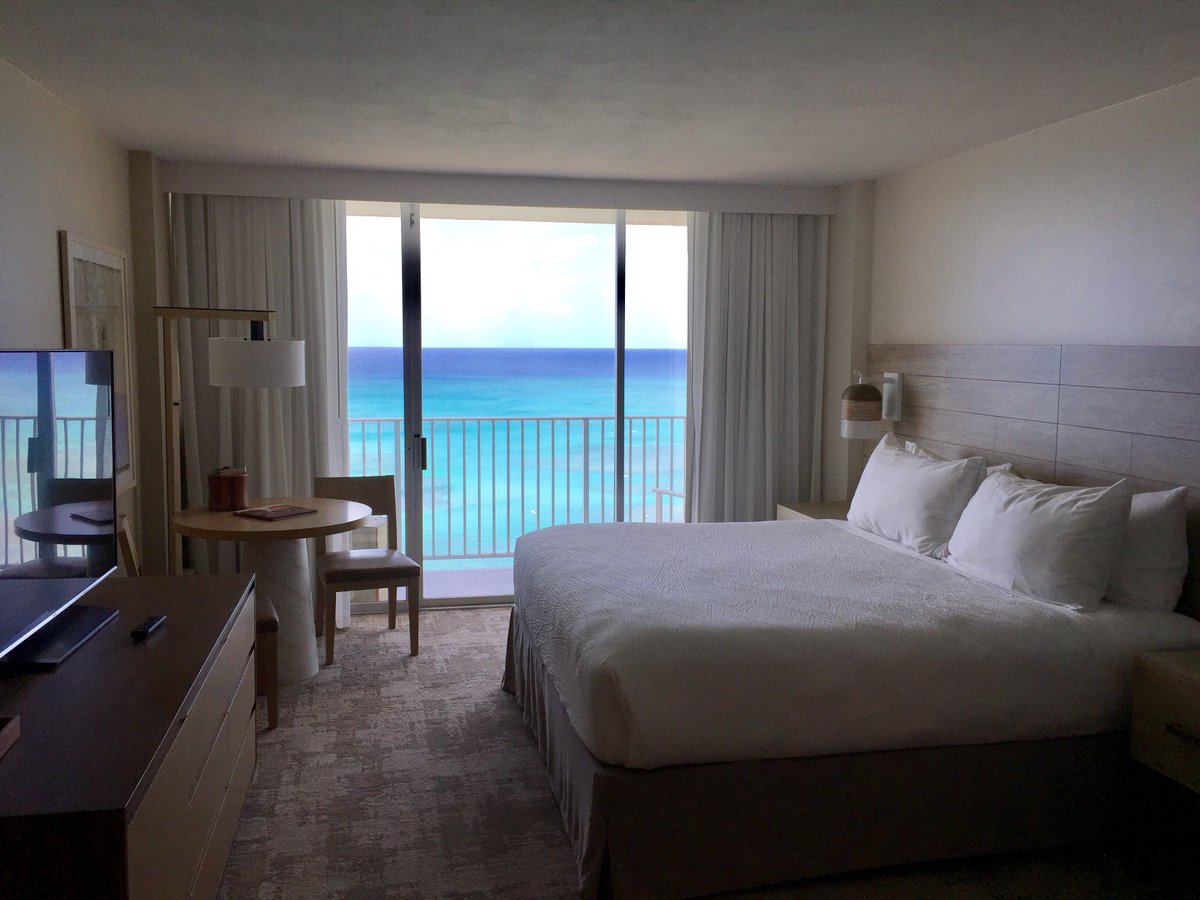 PacificBeach_jp's tweet photo. オーシャンフロントカテゴリーの改装後のお部屋です! #pacificbeachotel #wherealohalives https://t.co/iyp5Mq72fB