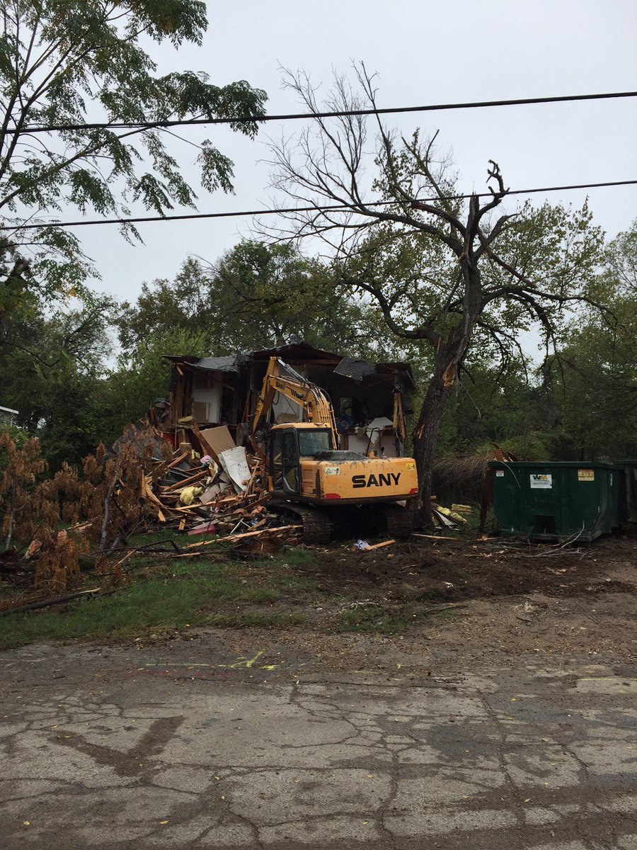 CTCockrellHill's tweet photo. Demolition of substandard structures. Cockrell Hill on the move....reducing urban blight. @CockrellHillPD @elbagarcia https://t.co/fUwZfkloNB