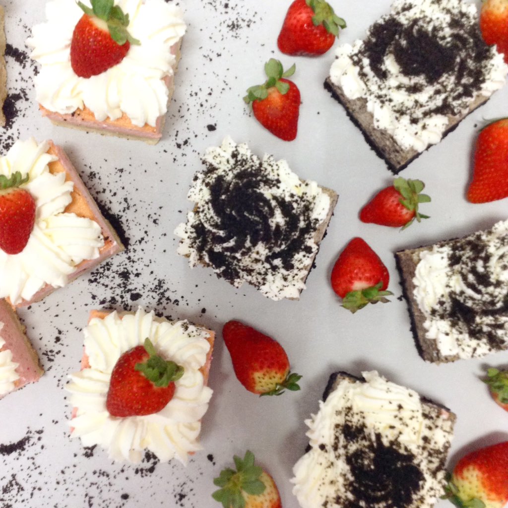 Freshly made cheesecakes! Come get yours! 😁 🙏