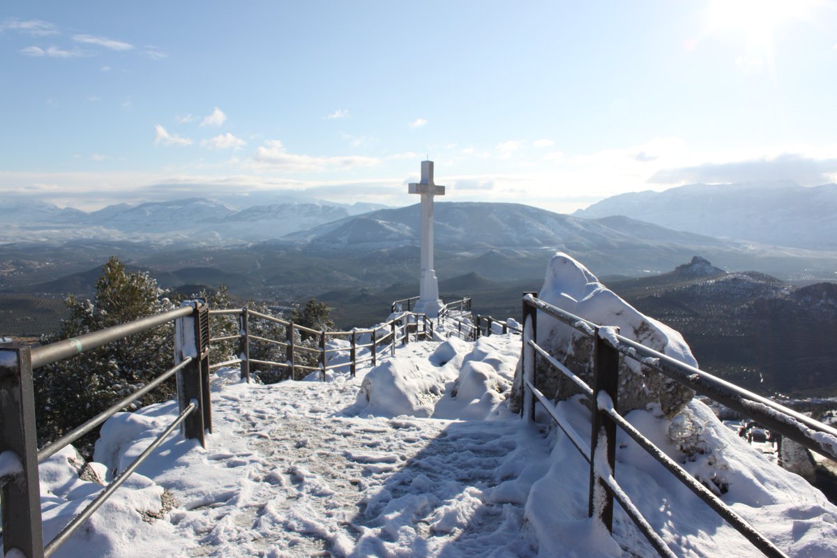 CondondeJaen's tweet photo. Aprovechando el frío, y las primeras nevadas en la Provincia de Jaén, os dejo unas fotos de la última gran nevada en la Capital, en 2010: https://t.co/DUxMrG8Wj3