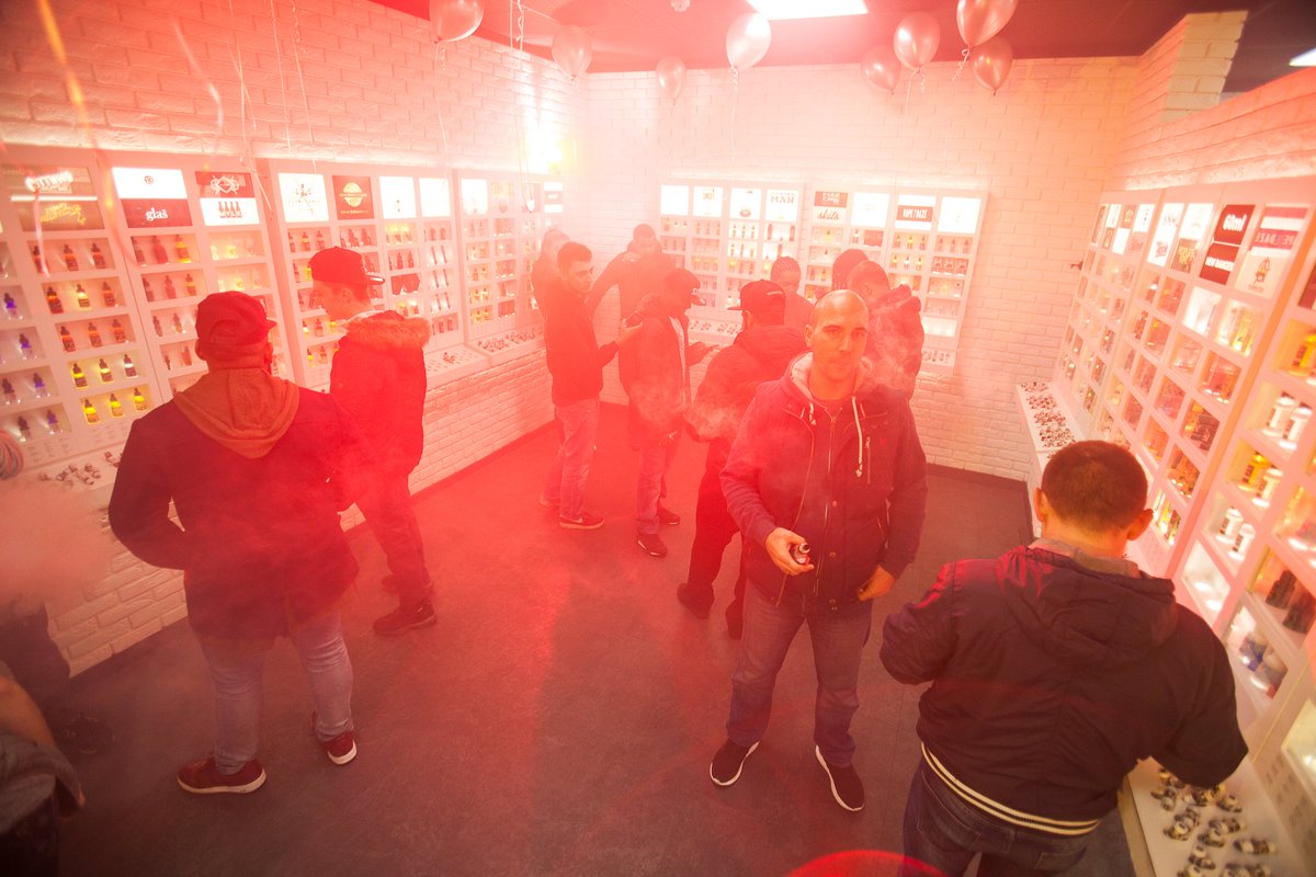 UKECIGSTORE's tweet photo. A snapshot of what went down last Friday during the #VapeOver!
It was an incredible night, a big thanks to everyone that came down. #NYCLIQ https://t.co/9teGvznzQd
