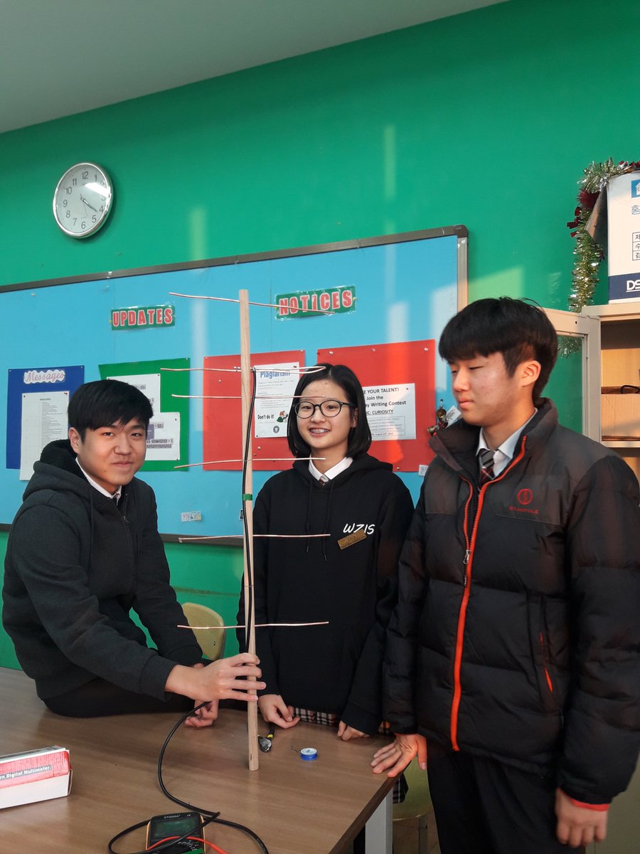 ThumbSat's tweet photo. Our #ThumbNet station operators at Zhongshi International School, Weihai, China (club name Z-Sat)! Thank you for participating! https://t.co/HBF4lfRA8K