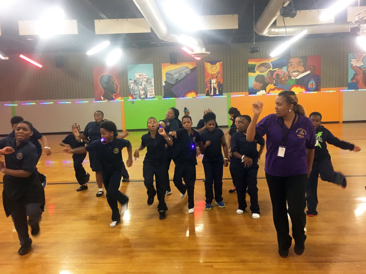 PECSKnights's tweet photo. Did you know that rollerskating can teach you about physics? Our 5th graders know all about it! #STEM https://t.co/dpb4r6PfC3