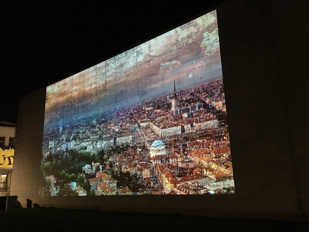 toccodizenzero's tweet photo. Torino in tutta la sua maestosa Grande Bellezza sul  muro della .@fondsrr #art #turin ❤️Turin https://t.co/jB0Yvay79U