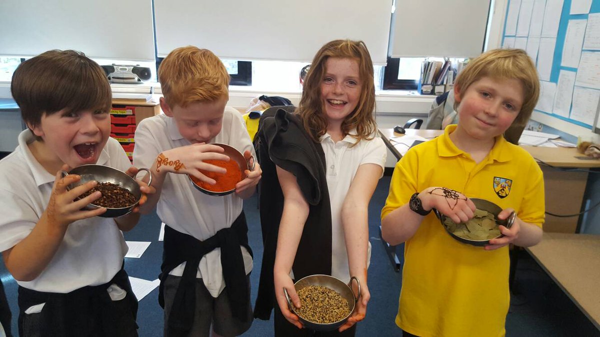 blippingbird's tweet photo. A3: it was also #diwali festival of lights - Tommy @RajRestaurant1 cooked with #trinityprimary #scotfoodedu event #scotfood https://t.co/KAY6NK8FB5