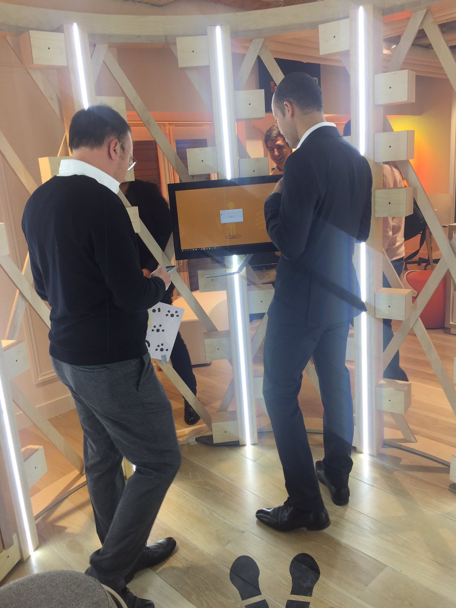 FlashTweet's tweet photo. #OrangeOpera : un superbe concept store inauguré par @fabiennedulac. #experienceclient et coaching, espace pro et 2main #OrangeBanque👌🏼 https://t.co/B2b2DgvNvY
