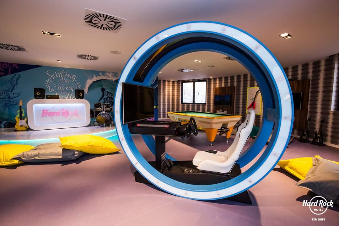 HRHtenerife's tweet photo. ¡Si has perdido a los niños de vista, seguro que estarán divirtiéndose en el Teen Spirit!
#HRHTenerife #ThisIsHardRock #YourSummerAmplified https://t.co/lzoa4HGryG