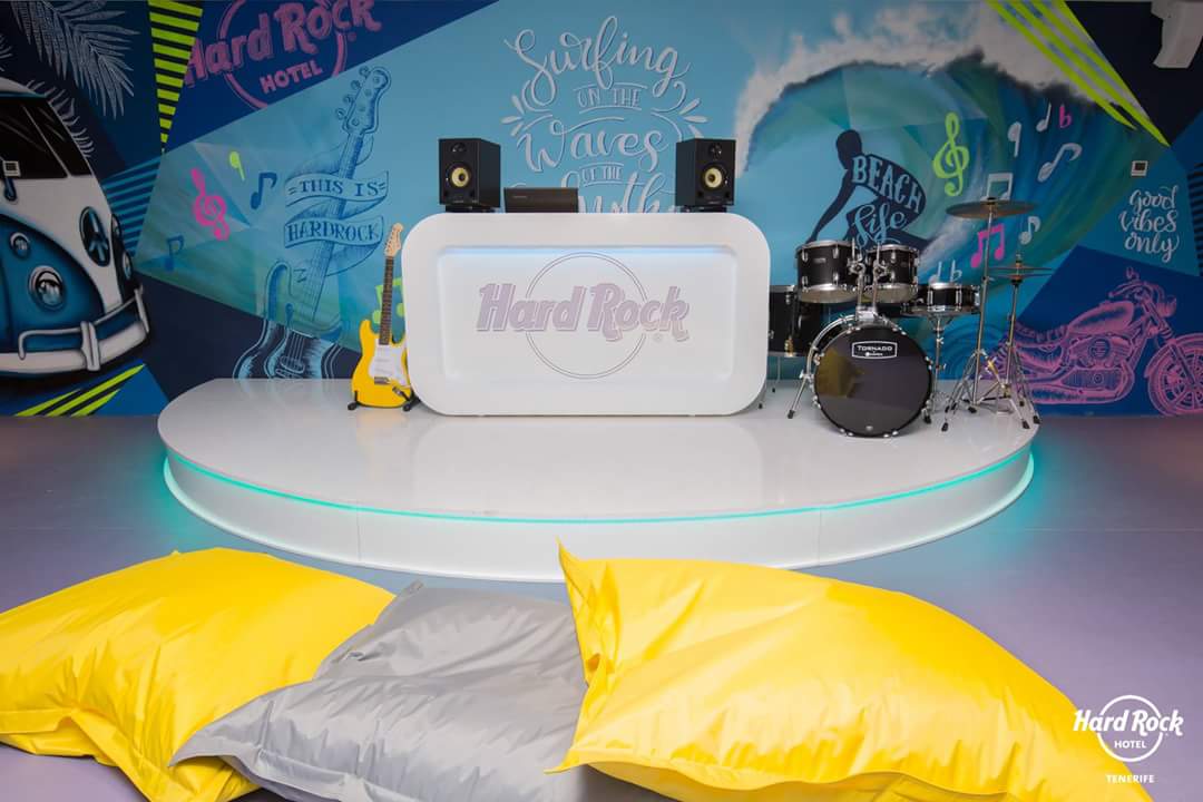 HRHtenerife's tweet photo. ¡Si has perdido a los niños de vista, seguro que estarán divirtiéndose en el Teen Spirit!
#HRHTenerife #ThisIsHardRock #YourSummerAmplified https://t.co/lzoa4HGryG