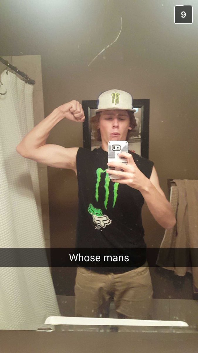 MaxVanderaarde's tweet photo. HBD @Tommyk141 hope its good and you get some new car parts 🤑🤑 #ricer https://t.co/Xb6ghnBI9s