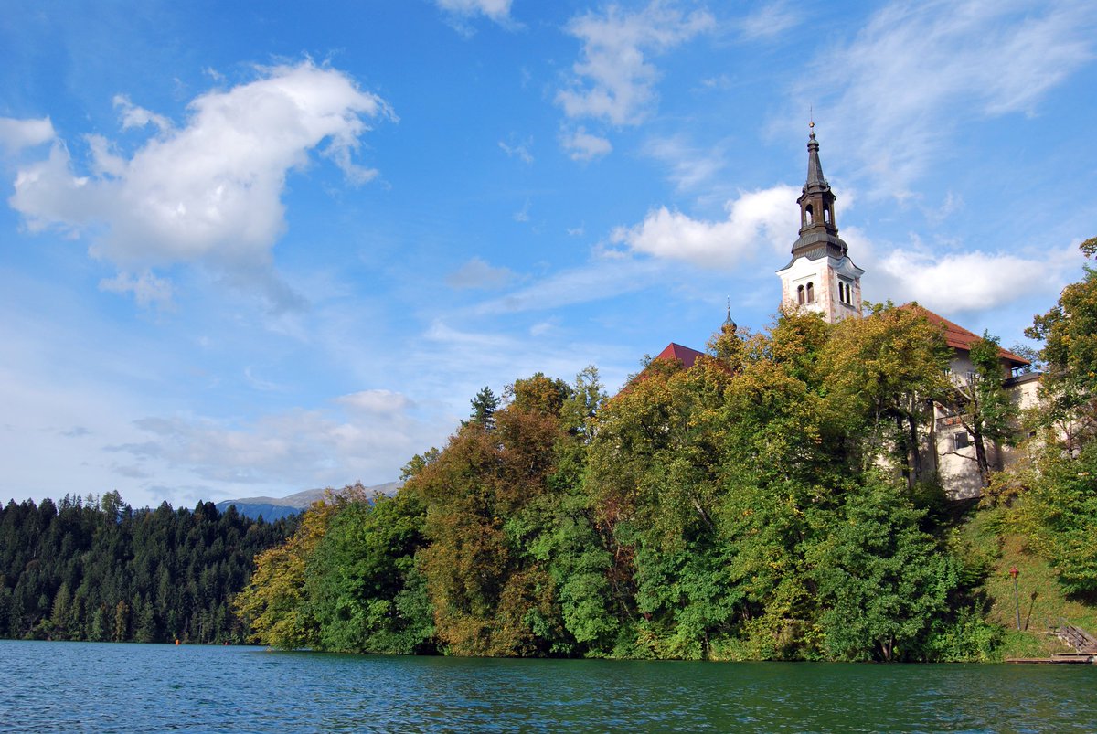 GDesignHotel's tweet photo. Visit Ljubljana and Bled and stay in our hotel! #hotel #fotobygregormurn #slovenia #visitljubljana #Bled #luxury https://t.co/frOSCiUmC1