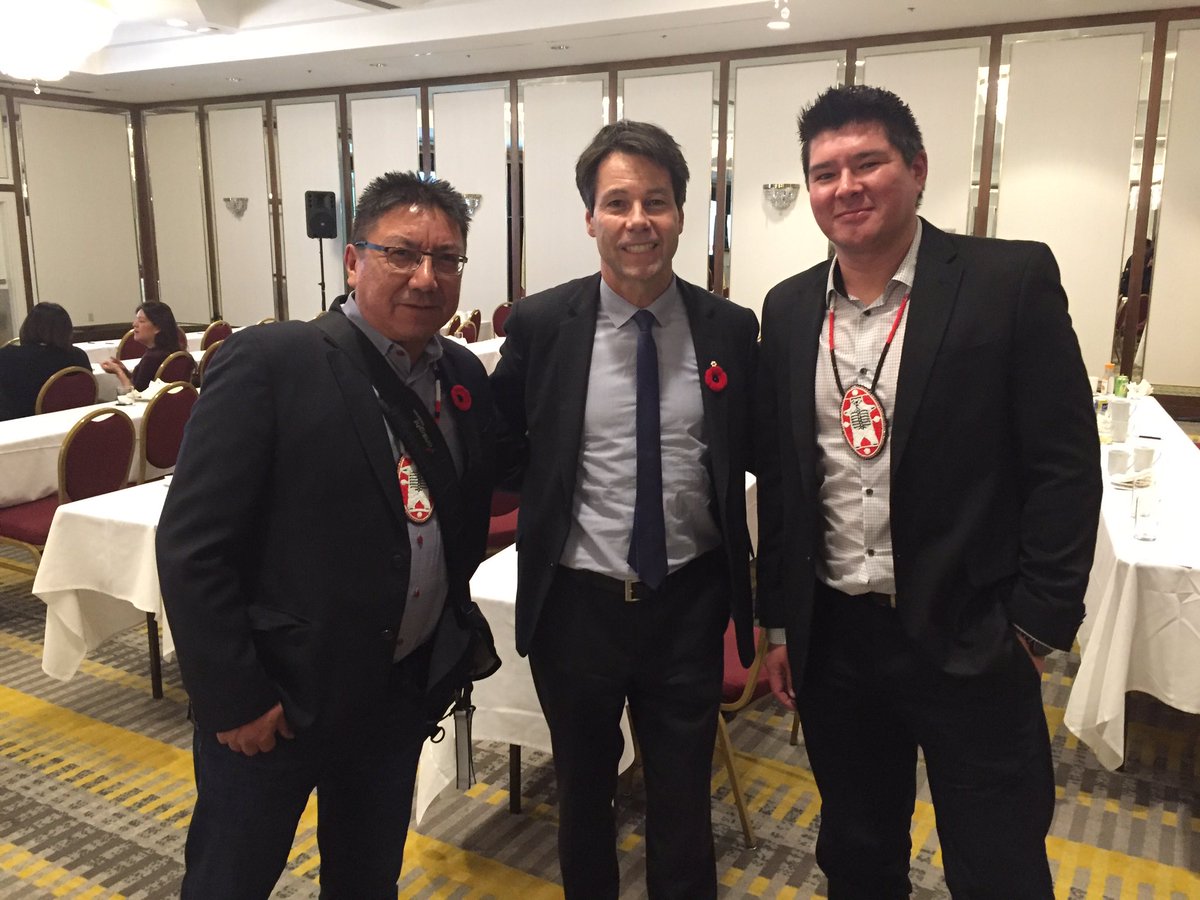 <a href="/DrEricHoskins/">Dr. Eric Hoskins</a> thanks for coming  to say hi to <a href="/gcfiddler/">Alvin Fiddler</a> &amp; <a href="/DGCSmallboy/">DGC Jason Smallboy</a> re: #indigenous #health #NAN <a href="/NANComms/">Nishnawbe Aski Nation</a>