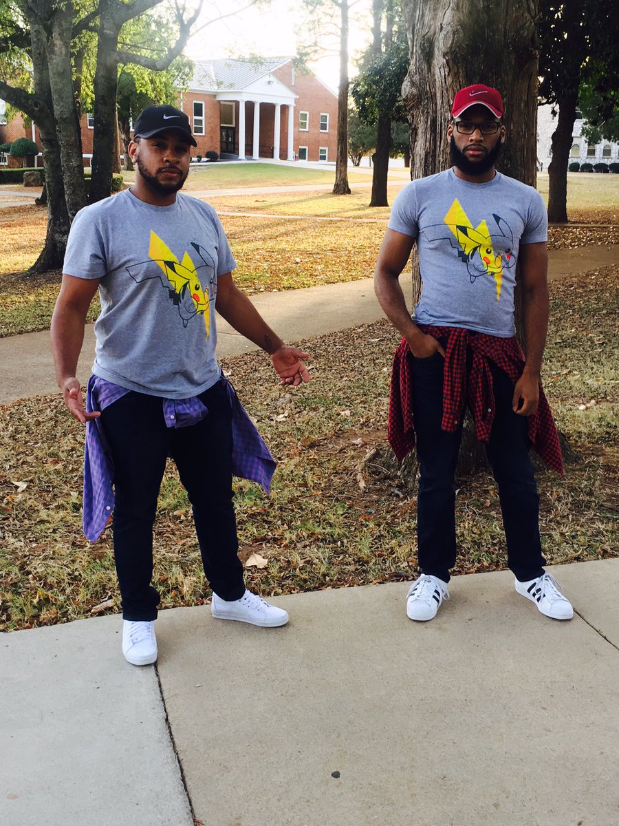 Wilde__'s tweet photo. Twin Day #OUSpiritWeek @ou_usm https://t.co/x9nlnGaXnP